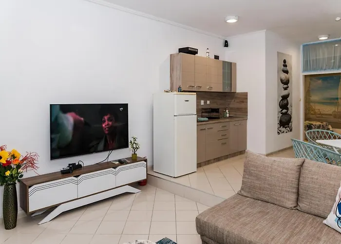 луксозен далия * 瓦爾納