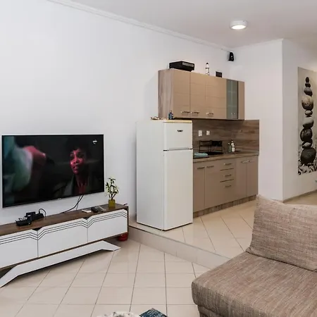 луксозен далия * 瓦爾納